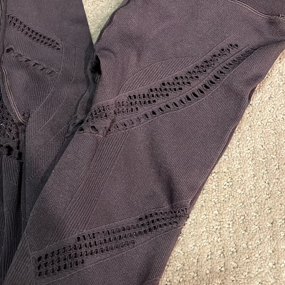 Plum Alo Hole Leggings - Picture 4 of 5
